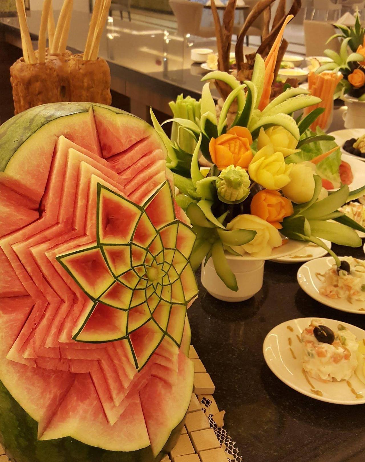 M Hotel Makkah By Millennium Mecca Exterior photo Fruit carving