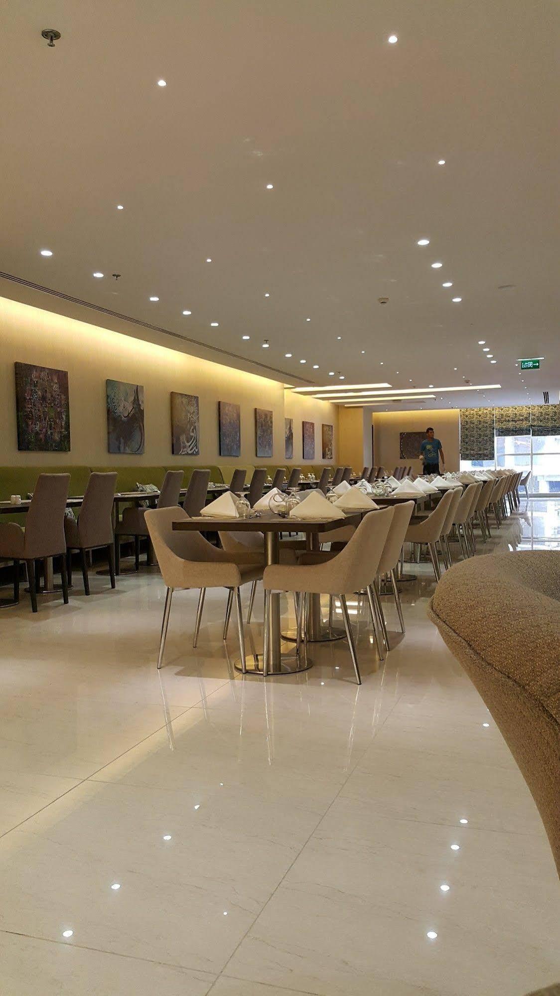 M Hotel Makkah By Millennium Mecca Exterior photo The hotel's restaurant