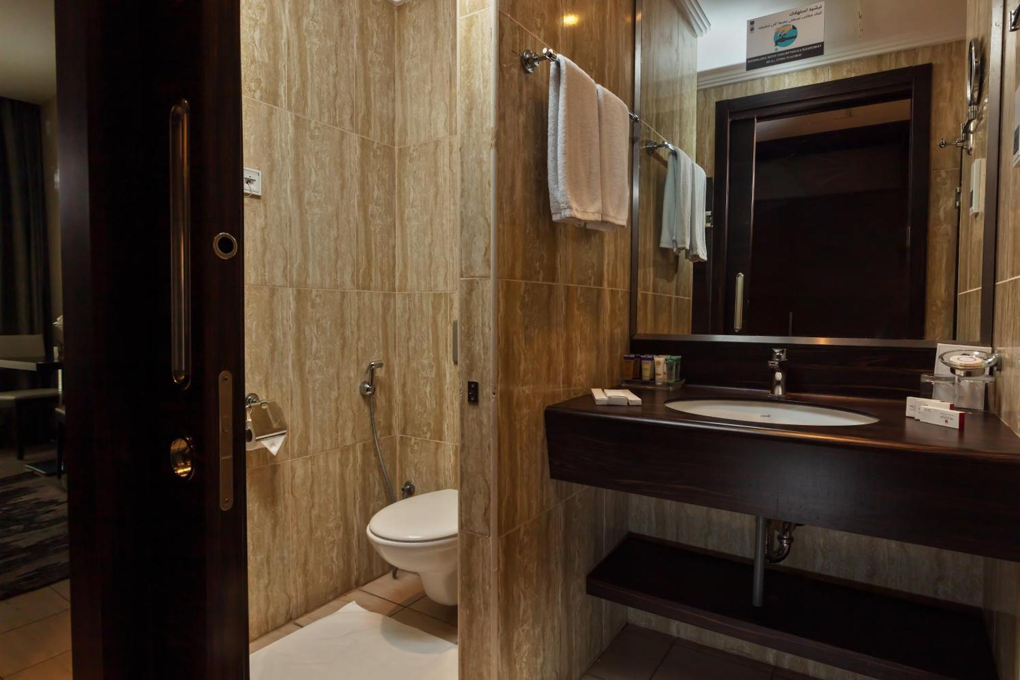 M Hotel Makkah By Millennium Mecca Exterior photo A bathroom at the hotel