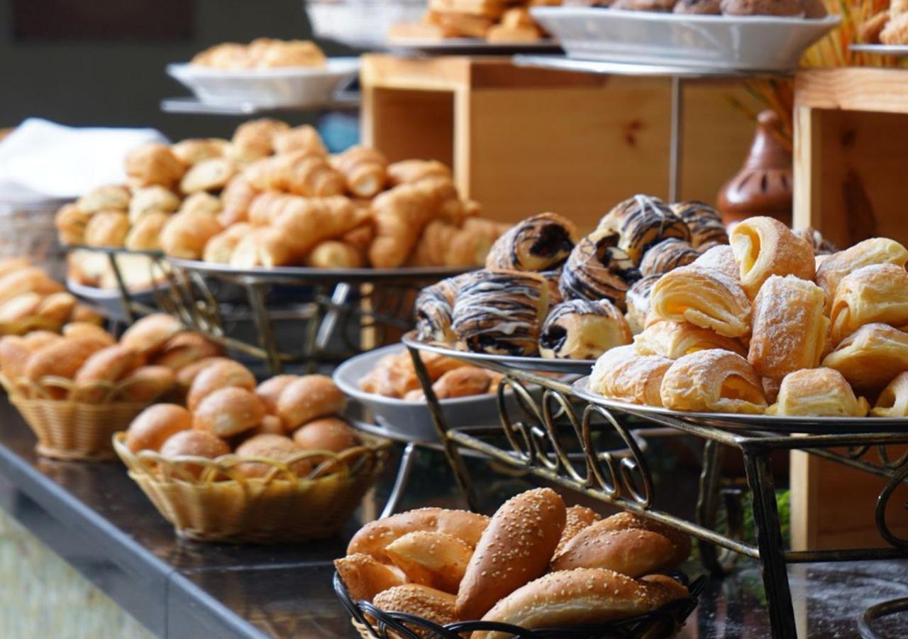 M Hotel Makkah By Millennium Mecca Exterior photo Various types of bread