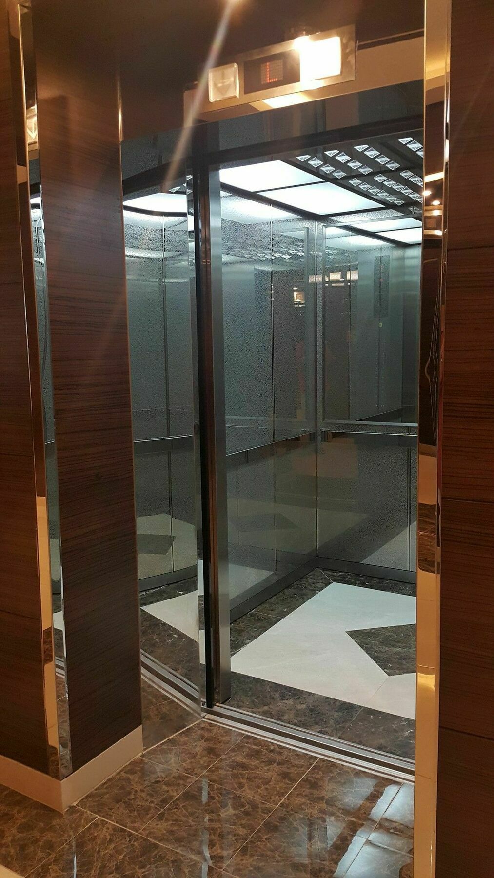 M Hotel Makkah By Millennium Mecca Exterior photo A lift cabin
